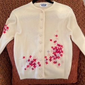 Vintage 50% Angola Hair and %50 lamb wool with pearl buttons and floral detail.